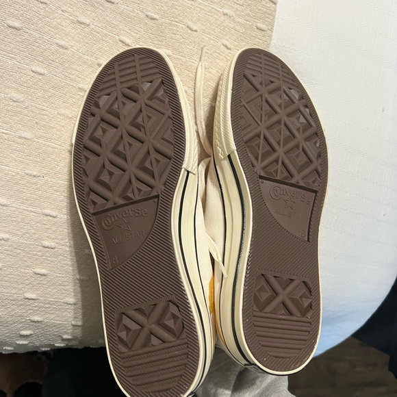 Converse - Picture 2 of 3